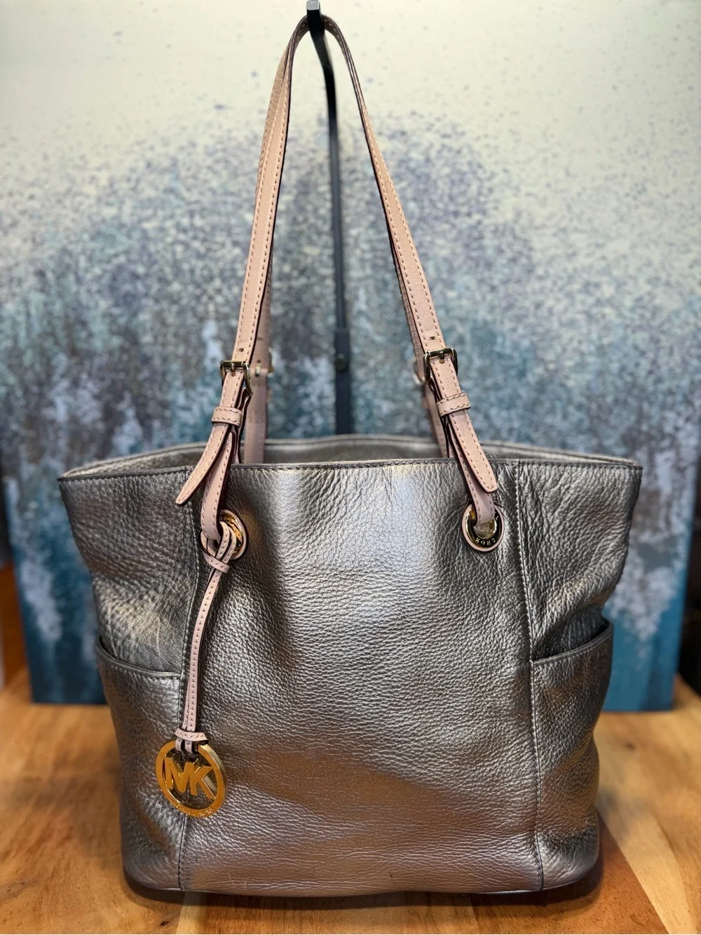 MICHAEL Michael Kors Quiet Luxury Metallic Pewter Leather Pocket Tote GUC